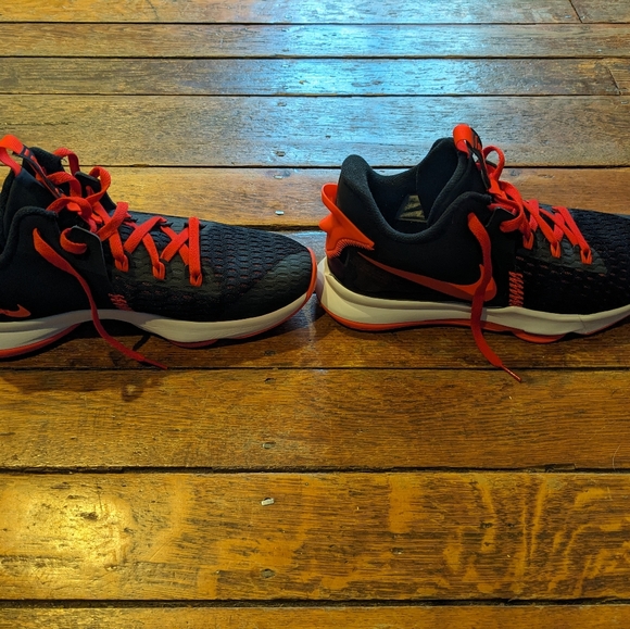 Nike LeBron Witness V - Picture 4 of 10